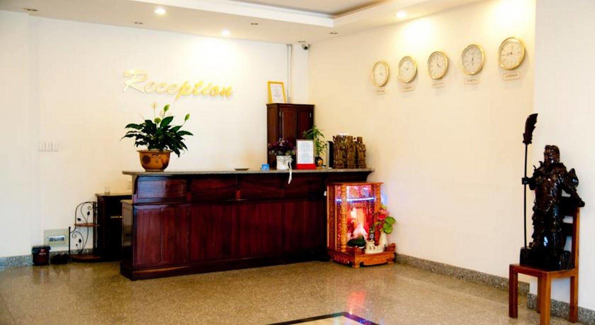 Golden Lotus Hotel Hue Luaran gambar